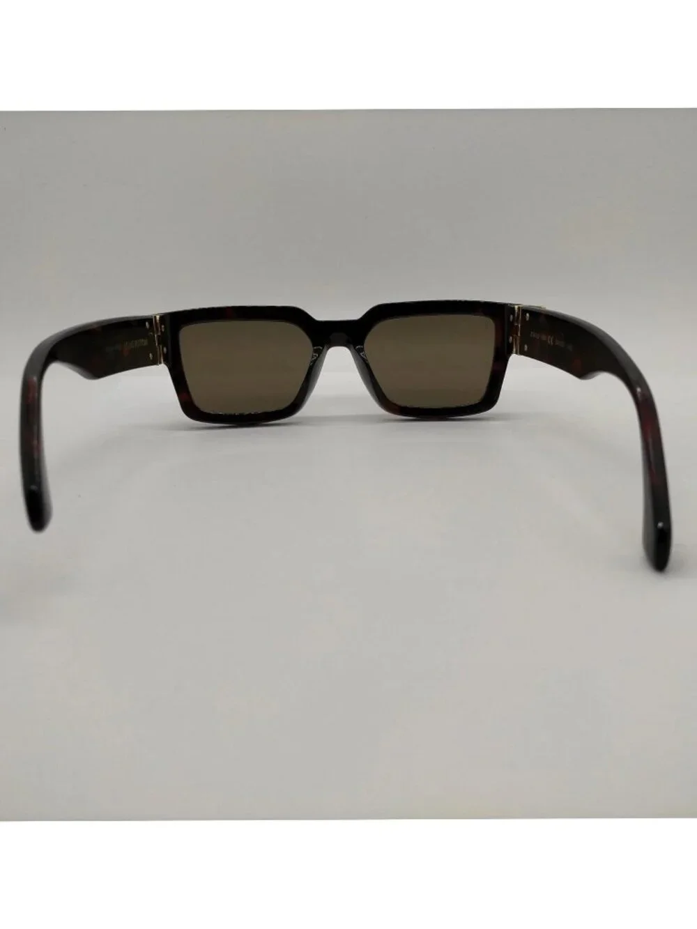 Authentic Louis Vuitton 1.1 Millionaires Tortoise Square Sunglasses Gold LV